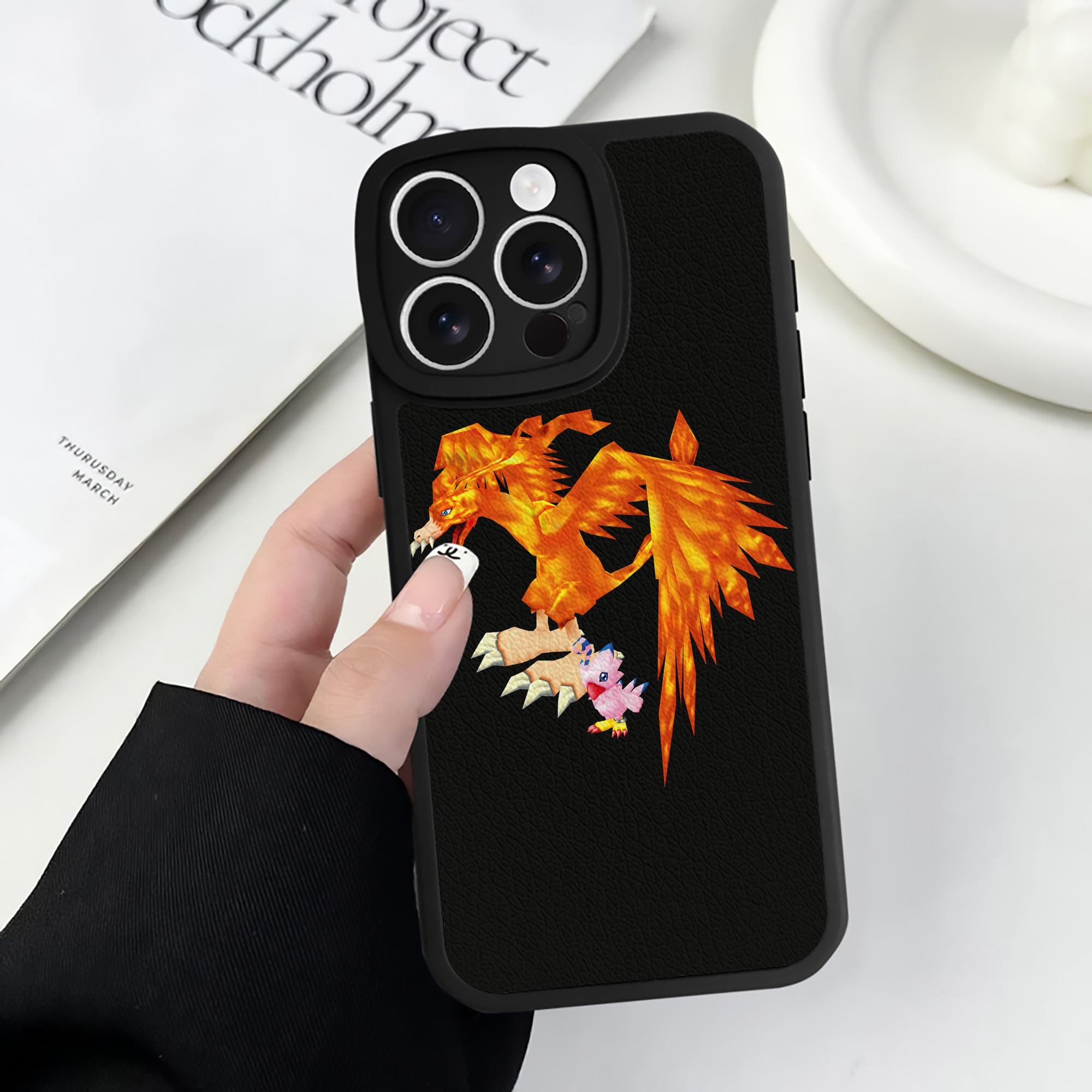 （画像用） Digimon デジタルモンスター/デジモン 【iPhone 16シリーズ対応】シリコンスマホケース（レザー調） 材質：シリコン
